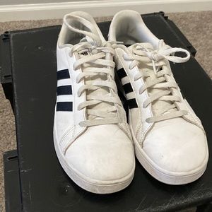 Adidas women’s sneaker size 5, good condition, gently worn